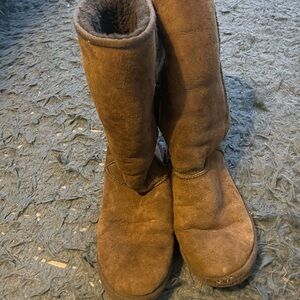 Women’s ugg chestnut tall boots size 9